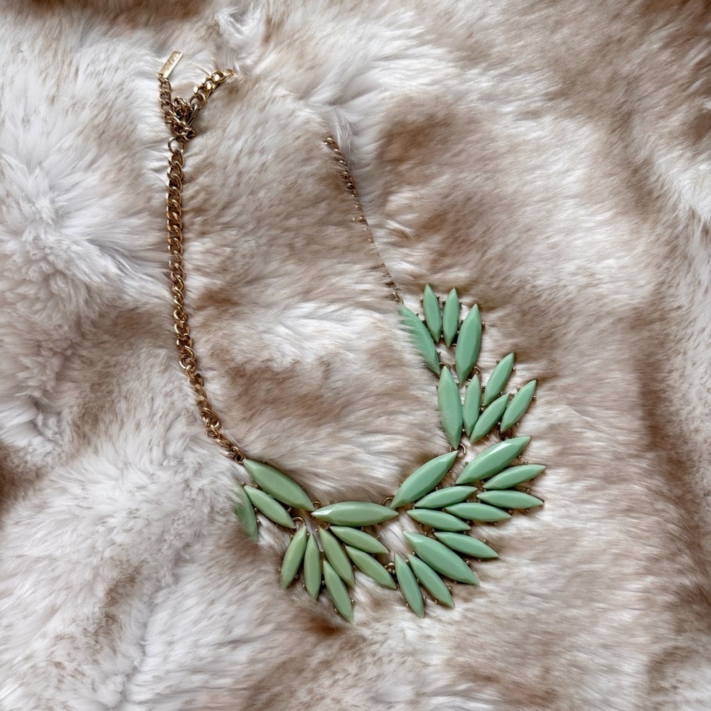 Mika // light green, gold colored gem stone statement necklace
